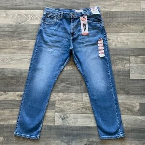 36x30 NWT Wrangler Five Star Premium Athletic Relaxed Jeans Men’s Blue 1090ATWHF